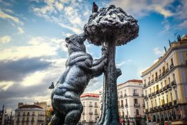 Lais Puzzle - Bären- und Erdbeerbaumstatue in Puerta del Sol in Madrid - 2.000 Teile