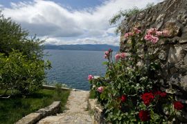 Lais Puzzle - Landschaft am Ohrid-See/ Republik Nordmazedonien - 2.000 Teile