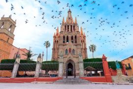 Lais Puzzle - Parroquia Archangel Kirche Jardin Plaza San Miguel de Allende, Mexiko. Die Pfarrkirche entstand im XVI. Jahrhundert. - 2.000 Teile