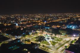 Lais Puzzle - Hauptplatz - Puerto Maldonado Peru - 2.000 Teile