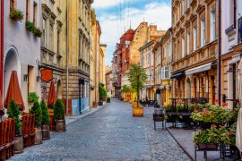 Lais Puzzle - Eine Straße in der historischen Altstadt von Lviv, Ukraine - 2.000 Teile
