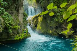 Lais Puzzle - Panorama schönen tiefen Wasserfall in Bridge of God und Wasserfälle von Tamasopo, San Luis Potosi, Mexiko - 2.000 Teile