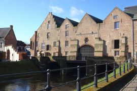 Lais Puzzle - s'Hertogenmolens: große Wassermühlen am Fluss Demer in Aarschot (Belgien). Erbaut um 1510. Ansicht von Osten - 2.000 Teile