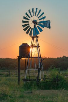 Lais Puzzle - Windmühle, die die Sonne bei Sonnenuntergang blockiert, Castelli - Chaco - Argentinien - 2.000 Teile
