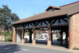 Lais Puzzle - Die Halle von Ronshausen in Genas, Département du Rhône, Frankreich - 2.000 Teile