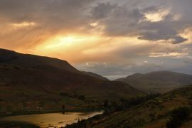 Lais Puzzle - Sonnenuntergang in der Laguna de ñahuimpuquio im zentralen Hochland von Peru. Chupaca - Peru - 2.000 Teile