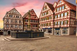 Lais Puzzle - Ein Spaziergang über Marktplatz in Leonberg - 2.000 Teile