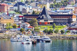 Lais Puzzle - Ushuaia mit seinen über fünfzigtausend Einwohnern gilt allgemein als die südlichste Stadt der Welt - 2.000 Teile