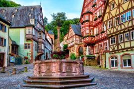 Lais Puzzle - Mittelalterliche Fachwerk-Altstadt von Miltenberg, Deutschland - 2.000 Teile