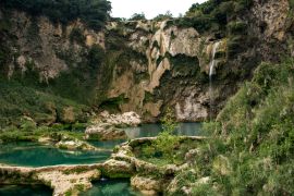 Lais Puzzle - Panoramaaufnahme des Wasserfalls El Salto mit wenig fallendem Wasser und den türkisfarbenen Wasserbecken, in Mexiko in der Huasteca Potosina in San Luis Potosí - 2.000 Teile