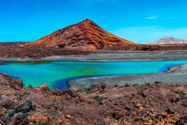 Lais Puzzle - Vulkanische Natur im Timanfaya-Nationalpark nahe der Seeküste in Lanzarote, Kanarische Inseln, Spanien - 2.000 Teile