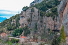 Lais Puzzle - Blick auf die Klippen und die beeindruckenden Felsen des Klosters Mega Spilaio (die große Höhle). Kalavryta Griechenland - 2.000 Teile
