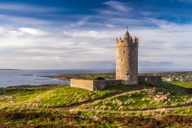 Lais Puzzle - Runder Turm von Doonagore Castle in der Grafschaft Clare, Irland - 2.000 Teile
