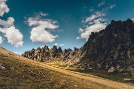 Lais Puzzle - Landschaft in Huallay mit bewölktem Himmel, Peru - 2.000 Teile