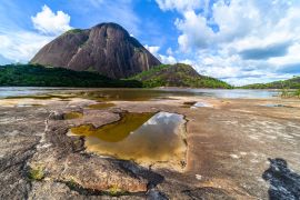 Lais Puzzle - Guainía, Kolumbien. Der große und erstaunliche Berg von Mavicure, Pajarito (Little Bird) - 2.000 Teile
