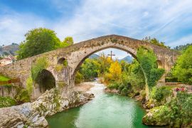 Lais Puzzle - Römische Buckelbrücke auf dem Sella-Fluss in Cangas de Onis, Asturien, Spanien - 2.000 Teile
