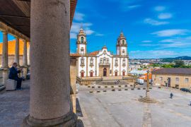 Lais Puzzle - Die Kirche der Barmherzigkeit oder Igreja da Misericórdia von der Kathedrale von Viseu, Portugal aus gesehen - 2.000 Teile