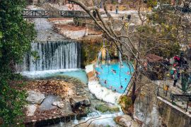 Lais Puzzle - Thermalbäder und heiße Quellen in Loutra Pozar bei Loutraki.Pella Mazedonien - 2.000 Teile