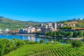 Lais Puzzle - Die Stadt Peso da Regua im Douro-Tal in Portugal - 2.000 Teile