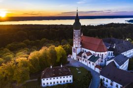 Lais Puzzle - Kloster Andechs, Luftaufnahme bei Sonnenuntergang, Ammersee, Fünfseenland, Pfaffenwinkel, Oberbayern, Bayern, Deutschland - 2.000 Teile