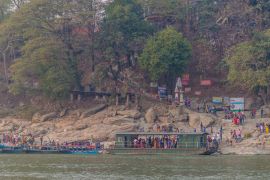 Lais Puzzle - Menschen auf der Peacock (Umananda) Insel im Brahmaputra Fluss in der Nähe von Guwahati, Indien - 2.000 Teile
