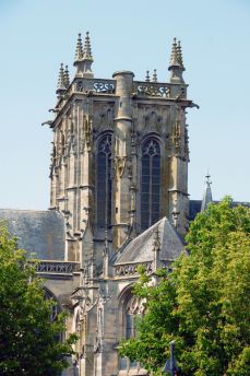 Lais Puzzle - Stadt Argentan, Kirche Saint-Germain, Departement Orne, Frankreich - 2.000 Teile