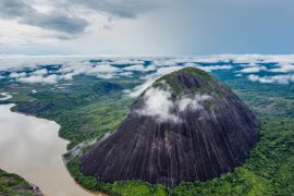 Lais Puzzle - Guainía, Kolumbien. Der große und erstaunliche Berg von Mavicure, Pajarito (Kleiner Vogel) - 2.000 Teile