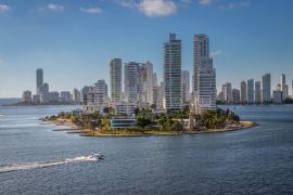 Lais Puzzle - Panoramablick auf die Stadt "Cartagena de las Indias" in Kolumbien, aufgenommen von einem Schiff bei der Ankunft in der Stadt - 2.000 Teile