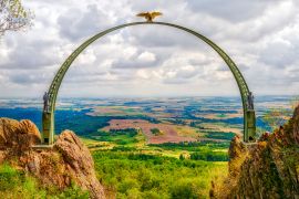 Lais Puzzle - Blick auf den Adlerbogen auf dem Donnersberg, bei Dannenfels, Rheinland-Pfalz, Deutschland. - 2.000 Teile