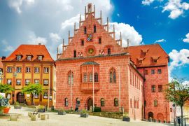 Lais Puzzle - Gotisches Rathaus von Sulzbach-Rosenberg in der Oberpfalz, Bayern - 2.000 Teile