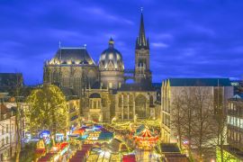 Lais Puzzle - Aachener Dom mit Weihnachtsmarkt zur blauen Stunde, Aachen - 2.000 Teile