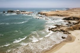 Lais Puzzle - Leerer Strand im Sommerort Huarmey, in Ancach, Peru - 2.000 Teile