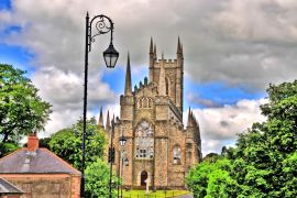 Lais Puzzle - Cathedral Church of the Holy and Undivided Trinity - Kathedrale in der Stadt Downpatrick in Nordirland - 2.000 Teile