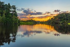 Lais Puzzle - Reflexion eines Sonnenuntergangs an einer Lagune im Amazonas-Regenwaldbecken, Kolumbien - 2.000 Teile