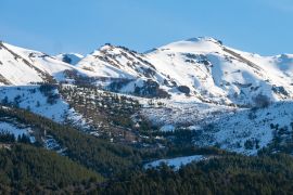 Lais Puzzle - Villa Meliquina, Provinz Neuquen, Patagonien, Argentinien. Wälder, schneebedeckte Berge und ein strahlend blauer Himmel bieten im Süden Argentiniens traumhafte Landschaften. - 2.000 Teile