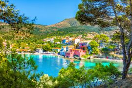 Lais Puzzle - Das malerische Dorf Assos auf der Insel Kefalonia, Griechenland - 2.000 Teile