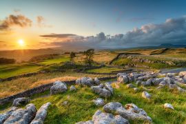 Lais Puzzle - Dramatischer Sonnenuntergang über schöner Landschaft bei den Winskill Stones, England - 2.000 Teile