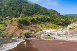 Lais Puzzle - Strand von Seixal mit ruhenden Menschen, Portugal - 2.000 Teile