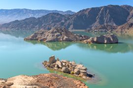Lais Puzzle - Blick auf die trockene Wüste am Stausee Lago Cuesta del Viento, San Juan, Argentinien. - 2.000 Teile