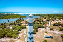 Lais Puzzle - Preguiças-Leuchtturm (oder Mandacaru-Leuchtturm) bei Barreirinhas während der Fahrt nach Lençóis Maranhenses, Brasilien - 2.000 Teile