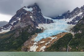 Lais Puzzle - Der Balmaceda-Gipfel und der Gletscher am Last Hope Sound oder Fjord im Bernardo O'Higgins-Nationalpark in der Nähe von Puerto Natales und Torres del Paine-Nationalpark, Patagonien, Chile - 2.000 Teile