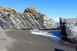 Lais Puzzle - Strand mit Felsen in Cobquecura, Chile - 2.000 Teile