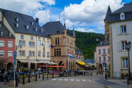 Lais Puzzle - Marktplatz in der Altstadt von Echternach, Luxemburg - 2.000 Teile