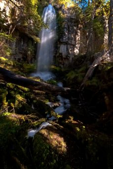 Lais Puzzle - Wasserfälle des Ñorquinco-Sees im Lanín-Nationalpark, Argentinien - 2.000 Teile