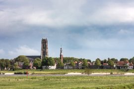 Lais Puzzle - Die niederländische Stadt Zaltbommel in der Nähe des Flusses Waal - 2.000 Teile