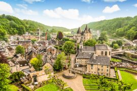 Lais Puzzle - Panoramalandschaft von Durbuy, Belgien. Die kleinste Stadt der Welt - 2.000 Teile