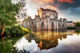 Lais Puzzle - Gent - Schloss Gravensteen bei dramatischem Sonnenaufgang - 2.000 Teile