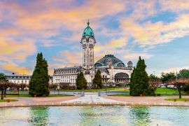 Lais Puzzle - Limoges Bahnhof unter einem schönen Himmel, in der Haute-Vienne, in Nouvelle-Aquitaine, Frankreich - 2.000 Teile