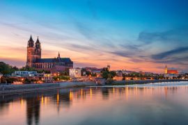 Lais Puzzle - Magdeburg, Deutschland. Panorama-Stadtlandschaftsbild von Magdeburg, Deutschland, mit Spiegelung der Stadt in der Elbe bei Sonnenuntergang - 2.000 Teile