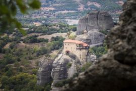 Lais Puzzle - Blick auf das Meteora-Kloster Agios Nikólaos Anapavsás in Griechenland - 2.000 Teile